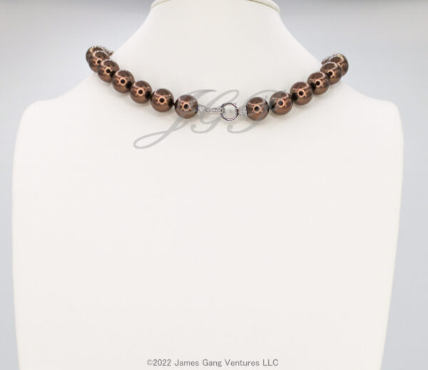 Chocolate Shell Pearl Necklace - Image 2